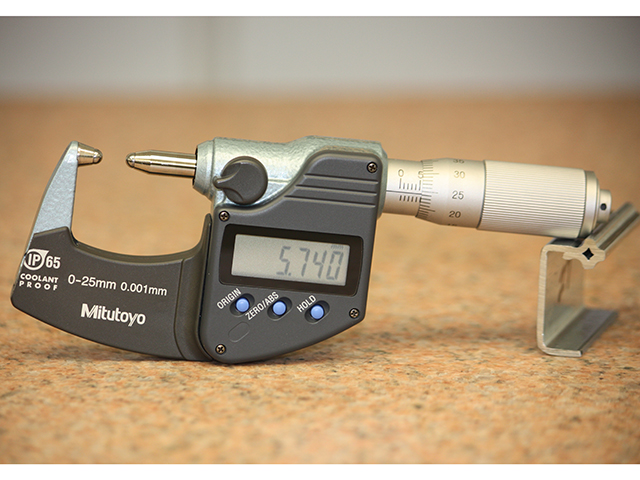 Ball micrometer with modifed frame for clearance